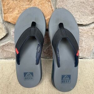REEF Men's Fanning: black bottle opener flip flop sandals size 12